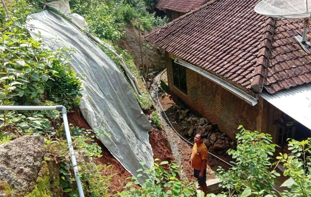 Kesulitan di Gunungkidul: Hujan Rawan Longsor, Kemarau Tak Ada Air