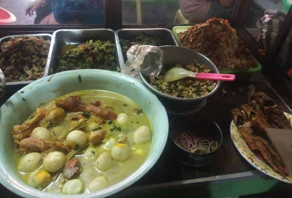 Ini Makanan-Makanan Lezat di Lantai Kedua Pasar Beringharjo, Sudah Melegenda Selama 3 Generasi