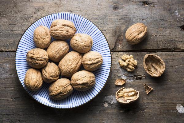 Kacang Kenari, Camilan Lezat yang Bermanfaat untuk Usus dan Jantung