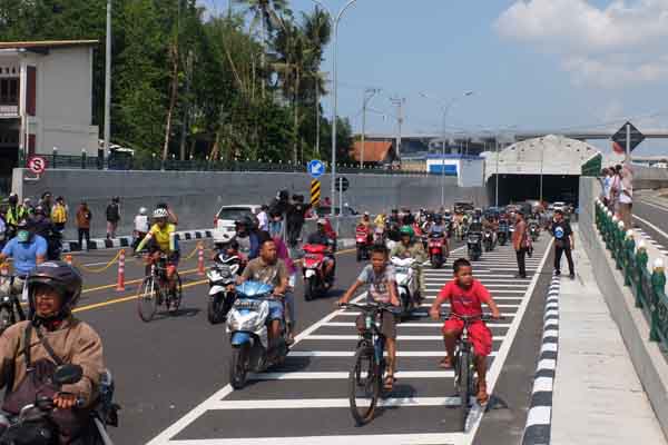  Naik Sepeda, Warga Terdampak Bandara Ramaikan Operasional Perdana Underpass YIA