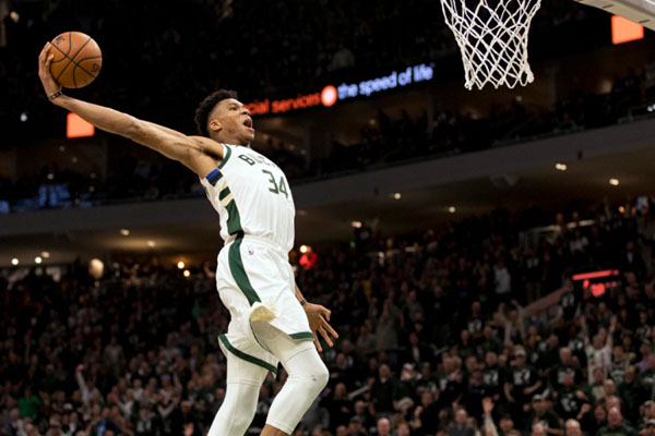 Milwaukee Bucks Sikat Charlotte Hornets di Paris