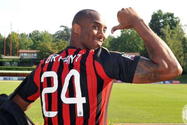 AC Milan Bakal Kenakan Pita Hitam di Coppa Italia untuk Kenang Kobe Bryant