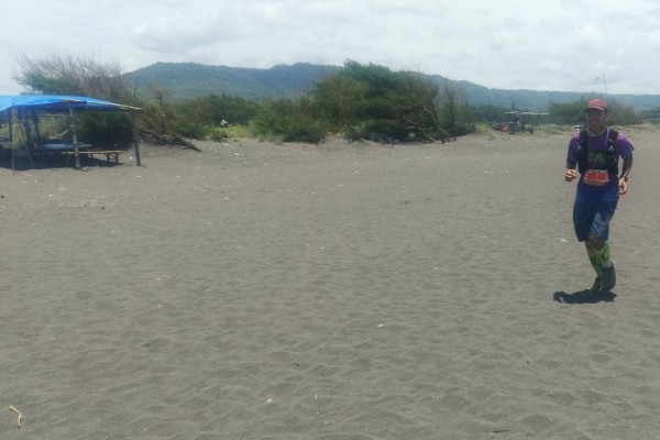 Pelari dari 21 Negara Berlomba di Pantai Depok