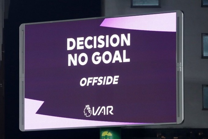 VAR Kena Sorot, UEFA Pangkas Waktu Koreksi Wasit