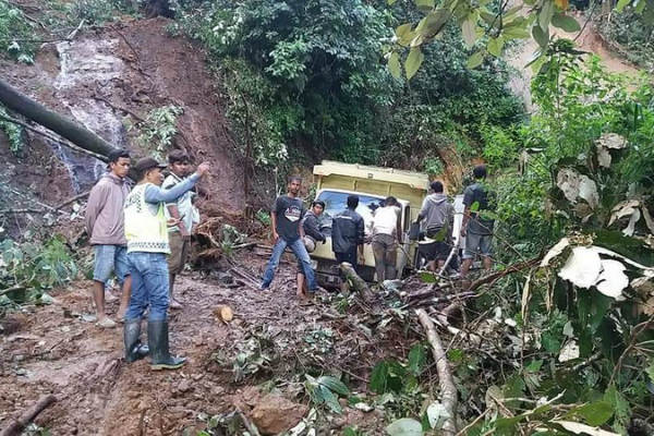 Hujan Semalaman, Beberapa Daerah di Magelang Dilanda Tanah Longsor