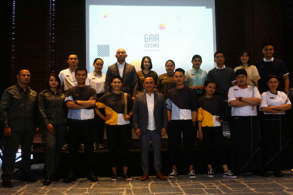 Seragam Karyawan GAIA Cosmo Hotel sebagai Brand Identity