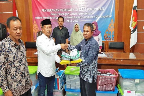 Anton-Suparno Serahkan Dukungan ke KPU Gunungkidul