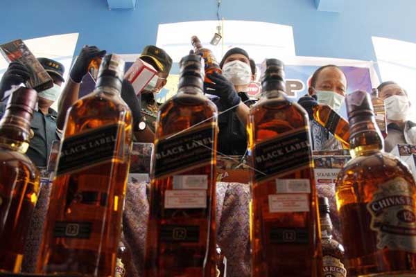 Puluhan Botol Miras Disita dari Restoran di Terban 