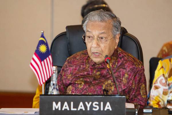 Mahathir Mohamad Mengundurkan Diri dari Jabatan Perdana Menteri Malaysia 