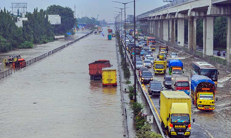 Angkutan Tekor Rp25 Miliar Akibat Banjir Jakarta 25 Februari 