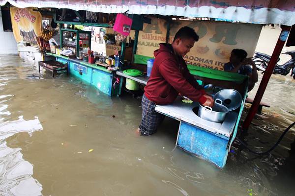3.565 Warga DKI Mengungsi karena Banjir Selasa Ini