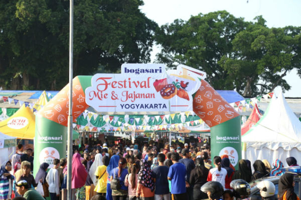 Ribuan Orang Datangi Festival Mi dan Jajanan Jogja