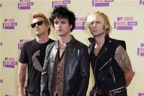 Green Day Umumkan Konsernya di Jepang Ditunda karena Wabah Corona