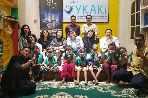 éL Hotel Royale Bermain Bersama Yayasan Kasih Anak Kanker Indonesia