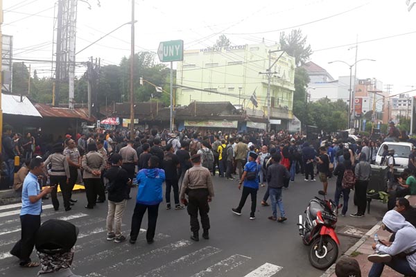 Ada Aksi Massa, Lalu Lintas di Pertigaan Jalan Gejayan-Colombo Ditutup 