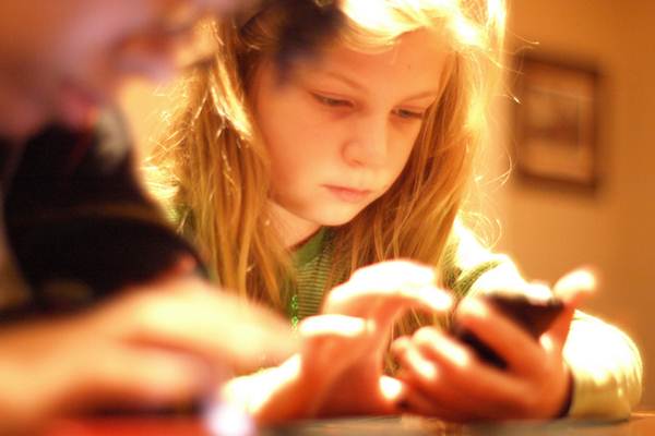 Ingin Pantau Aktivitas Penggunaan Smartphone Anak? Begini Strateginya ...