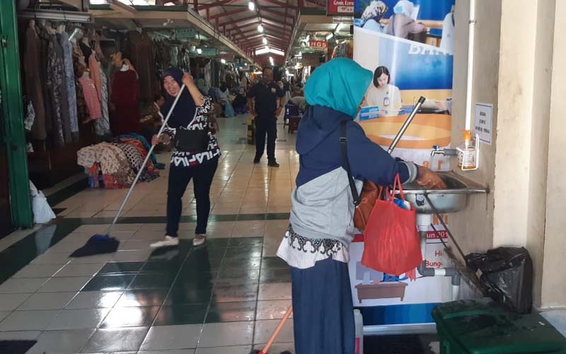 Antisipasi Penyebaran Virus Corona, Pasar Beringharjo Dibersihkan dengan Disinfektan
