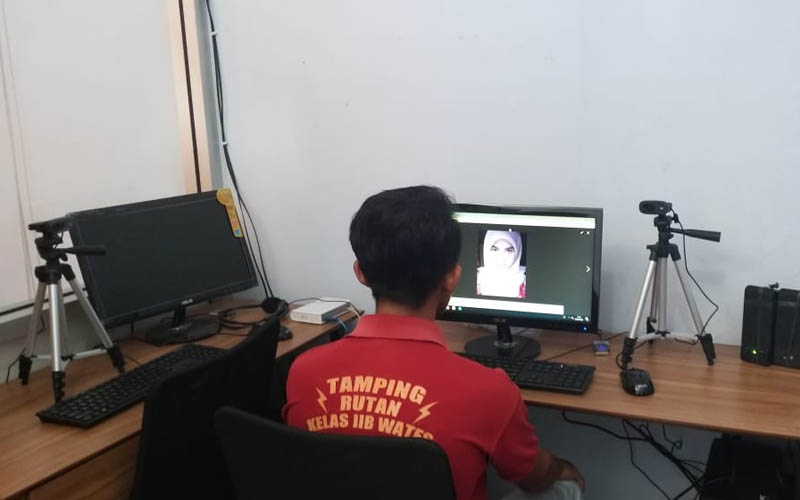 Layanan Kunjungan Disetop, Rutan Wates Berikan Akses Warga Binaan untuk Video Call