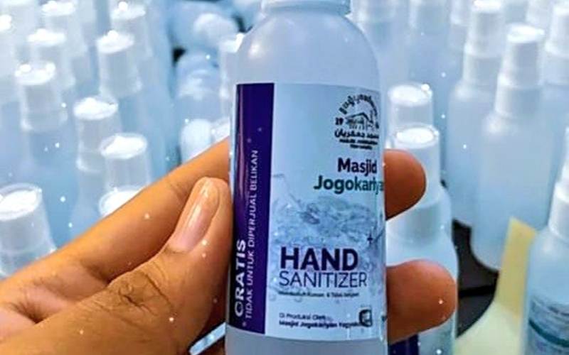Bantu Cegah Penyebaran Virus Corona, Masjid Jogokaryan Bagikan 5.000 Lebih Botol Hand Sanitizer