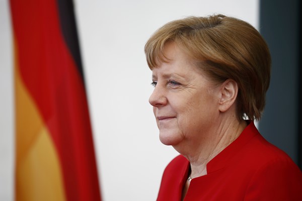 Diimunisasi Dokter yang Positif Corona, Kanselir Jerman Angela Merkel Karantina Diri