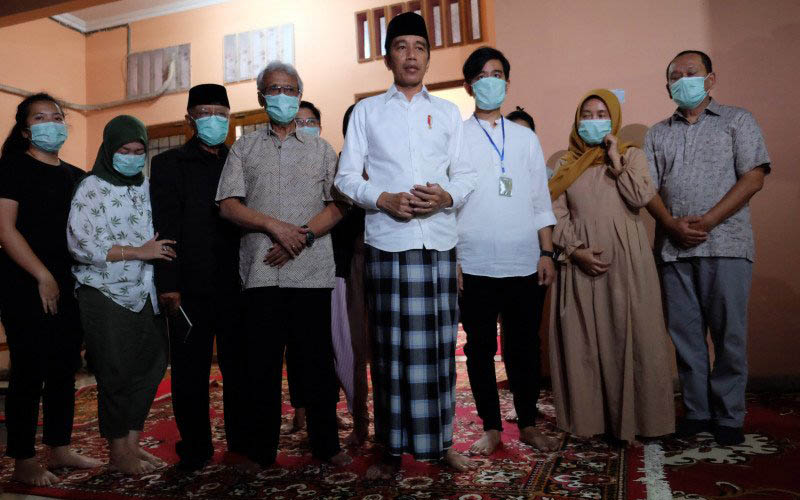  Jokowi Ingin Masyarakat Berdoa untuk Ibunya dari Rumah Masing-masing
