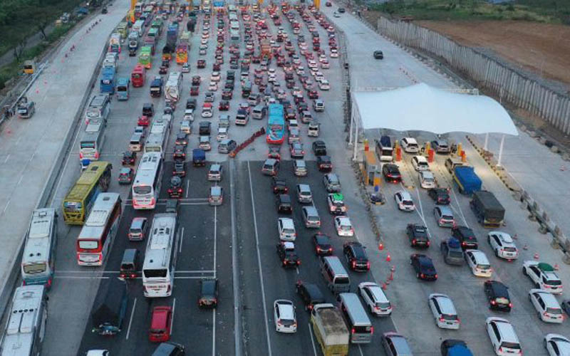 Ribuan Kendaraan Hendak Keluar Jakarta Jumat Dini Hari, Disuruh Putar Balik