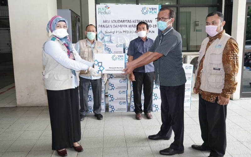 PLN Berikan Bantuan Sembako untuk Masyarakat Kecil Terdampak Pandemi Covid-19