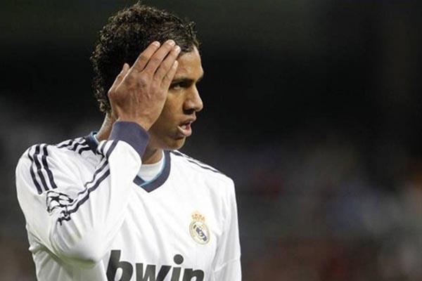 Negosiasi Kontrak Baru Varane di Madrid Buntu, PSG Memantau