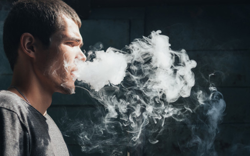 Ratusan Ribu Perokok Inggris Berhenti Merokok karena Takut Covid-19