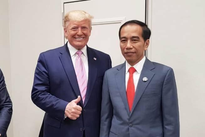 AS Konflik dengan China, Luhut Sebut Trump Akan Relokasi Pabrik ke Indonesia
