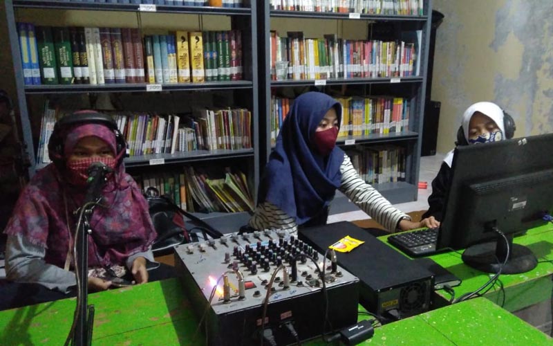 Sekelompok Remaja di Kulonprogo Ini Isi Ramadan dengan Siaran Radio