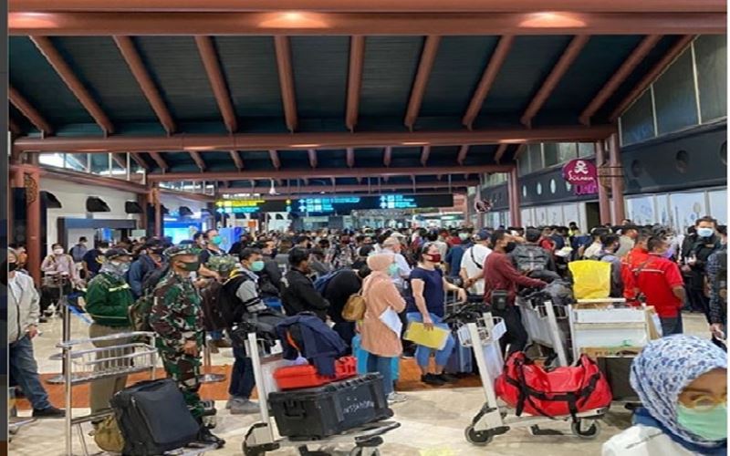 Pemudik Penuhi Terminal 2 Bandara Soetta Bikin Jengkel Warganet