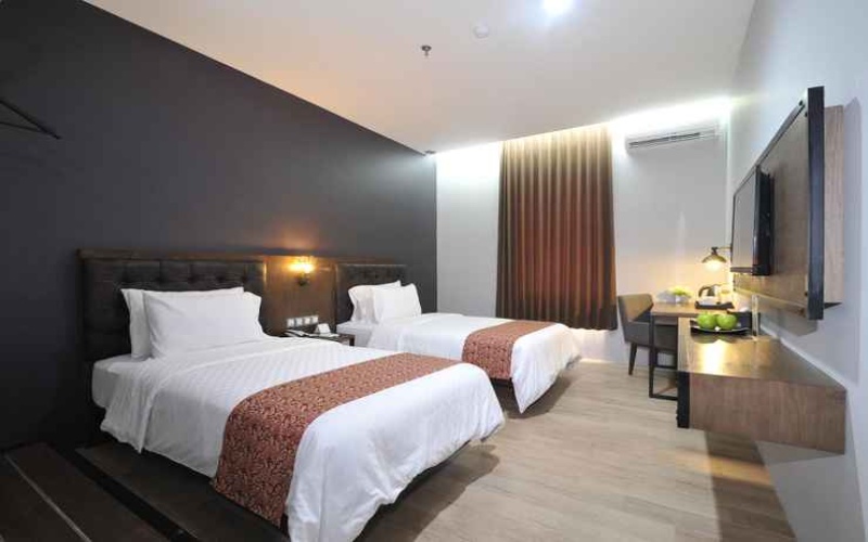 Nyaris Tiarap, Pengusaha Hotel Banting Setir