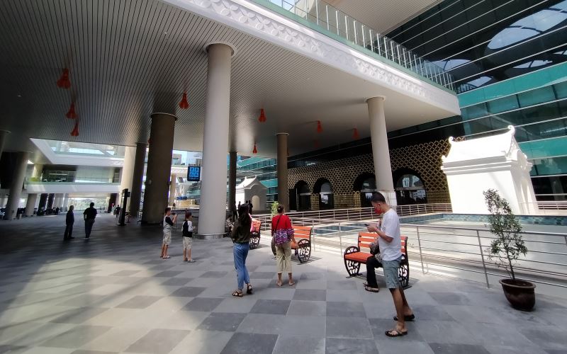 Objek Wisata Kulonprogo Tutup, Bandara YIA Jadi Tempat Rekreasi Dadakan
