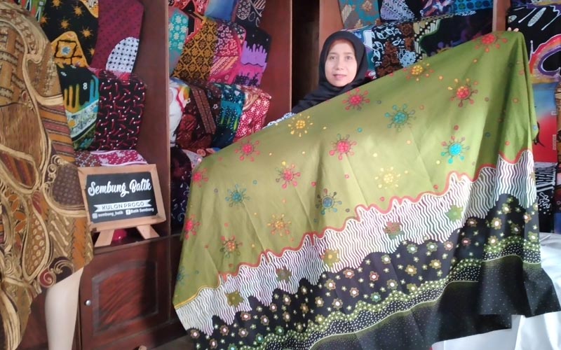 Perajin Batik di Kulonprogo Bikin Motif Batik Corona