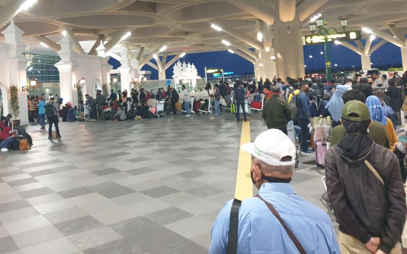 Viral Foto Bandara YIA Dipenuhi Kerumunan Orang: Ini yang Sebenarnya Terjadi