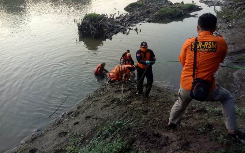 Jenazah Satpam Wanita Ditemukan di Tepi Sungai Bengawan Solo Masih Berseragam Lengkap