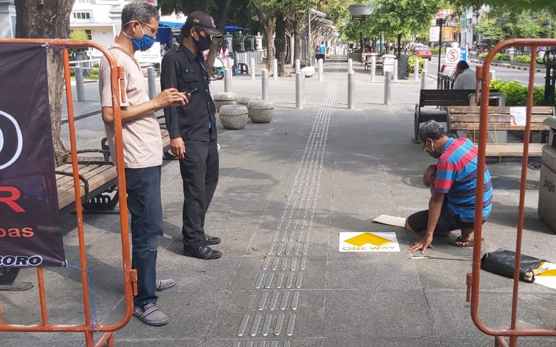 Jalur Pedestrian Malioboro Dipasang Tanda One Way Agar Pejalan Kaki Tidak Berpapasan