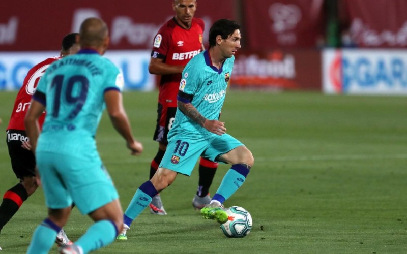 Tampil Klimis Tanpa Brewok, Messi Menggila di Markas Mallorca