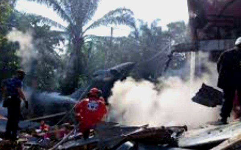 Pesawat TNI AU Jatuh Menimpa Rumah Warga di Riau