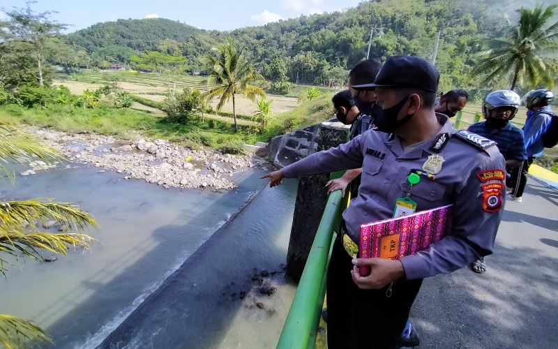 Hendak Makan Siang, Pria Ini Temukan Mayat Bayi Mengambang di Sungai Kulonprogo