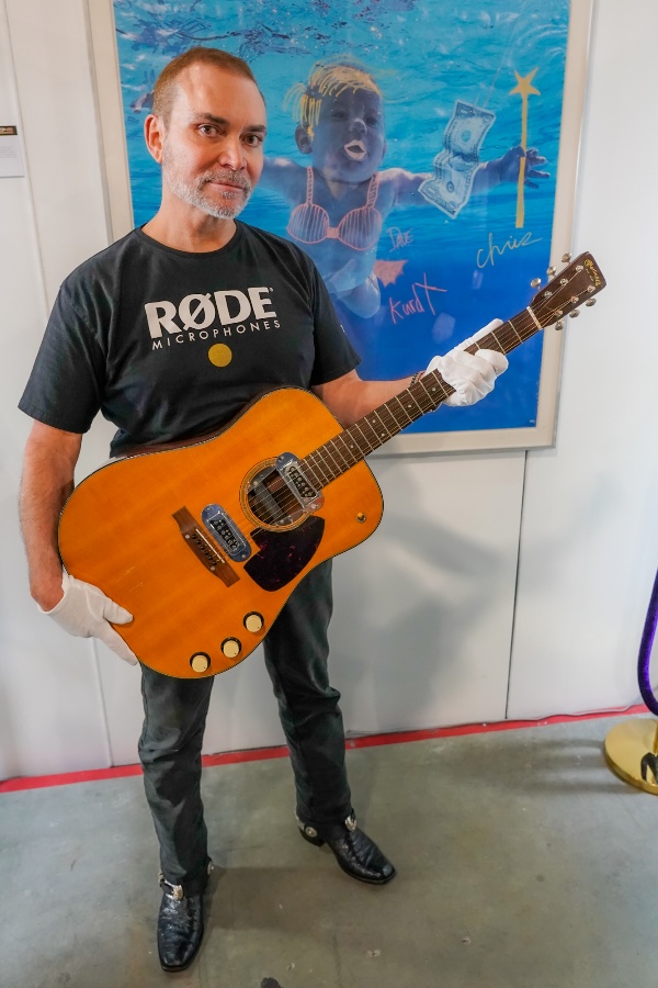 Gitar Akustik Kurt Cobain Laku Rp85 Miliar
