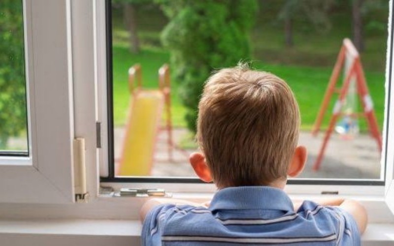 Anak Merasa Kesepian Saat Harus di Rumah Aja? Berikut Cara Mengatasinya