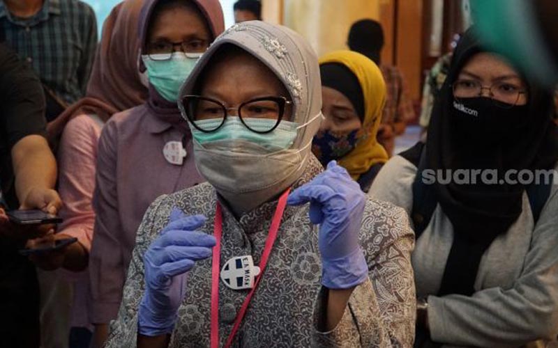 Viral Wali Kota Risma Sujud ke Dokter dan Nangis, Ini Videonya