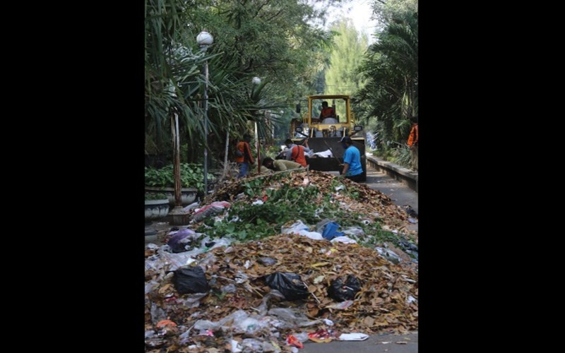 Mau Dipakai Piala Dunia, Sampah Menggunung di Stadion Manahan Solo 