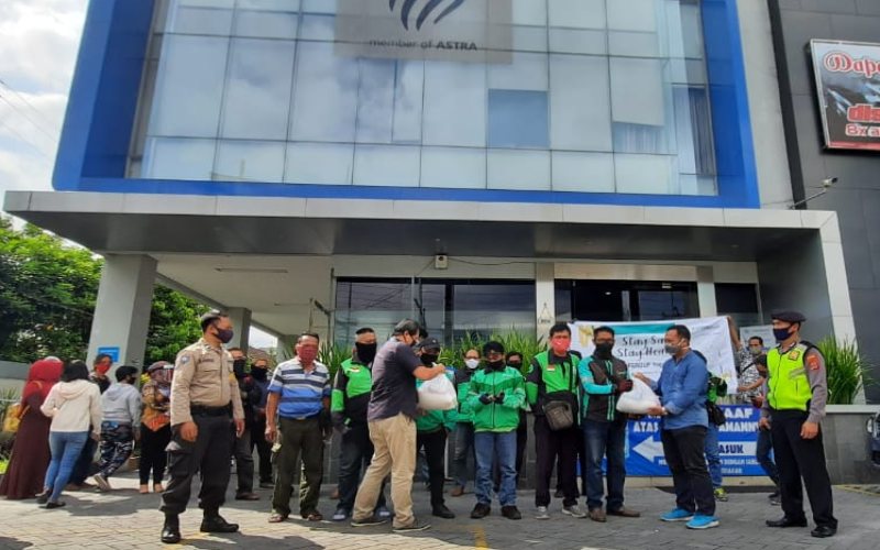 FIF Group Yogyakarta Salurkan 978 Paket Sembako