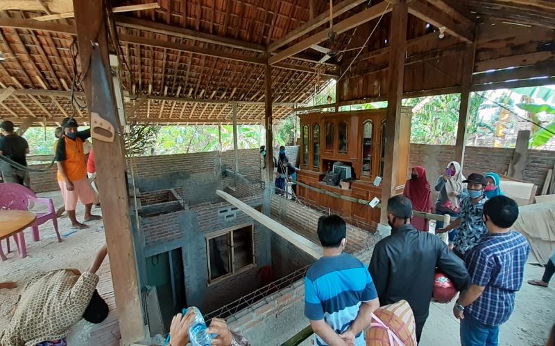 Pria Ngawi Memindah Rumah Seorang Diri dalam Semalam, Tetangga Yakin Ada Bantuan Kekuatan Gaib