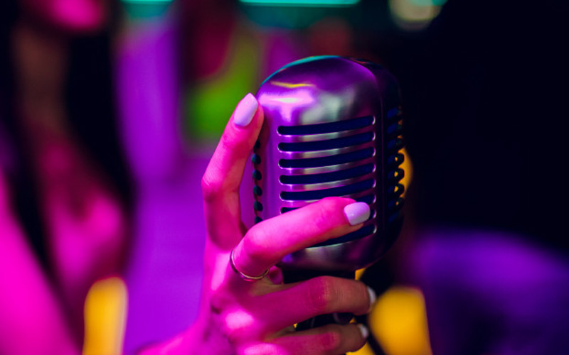 SOP Tempat Karaoke: Mikrofon Harus Steril