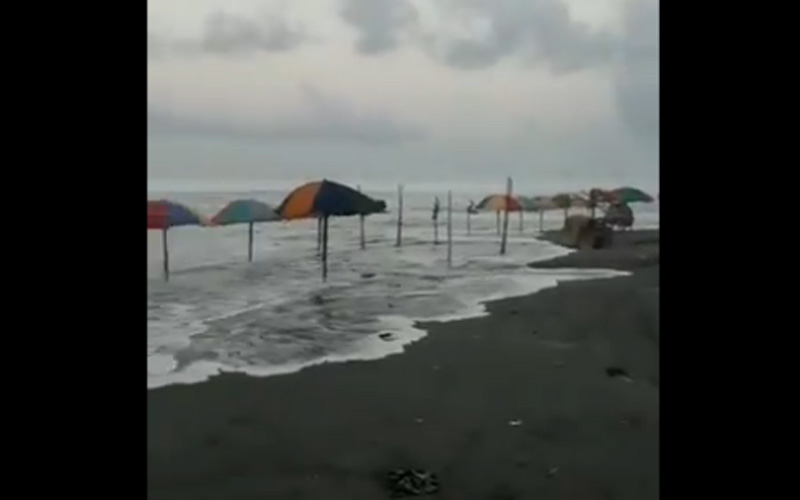Gelombang Laut Masih Tinggi, Ini Video Dahsyatnya Ombak di Pantai Parangtritis