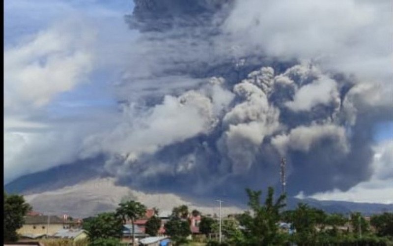 Erupsi Lagi, Sinabung Semburkan Abu Vulkanik Capai Ketinggian 5.000 Meter 